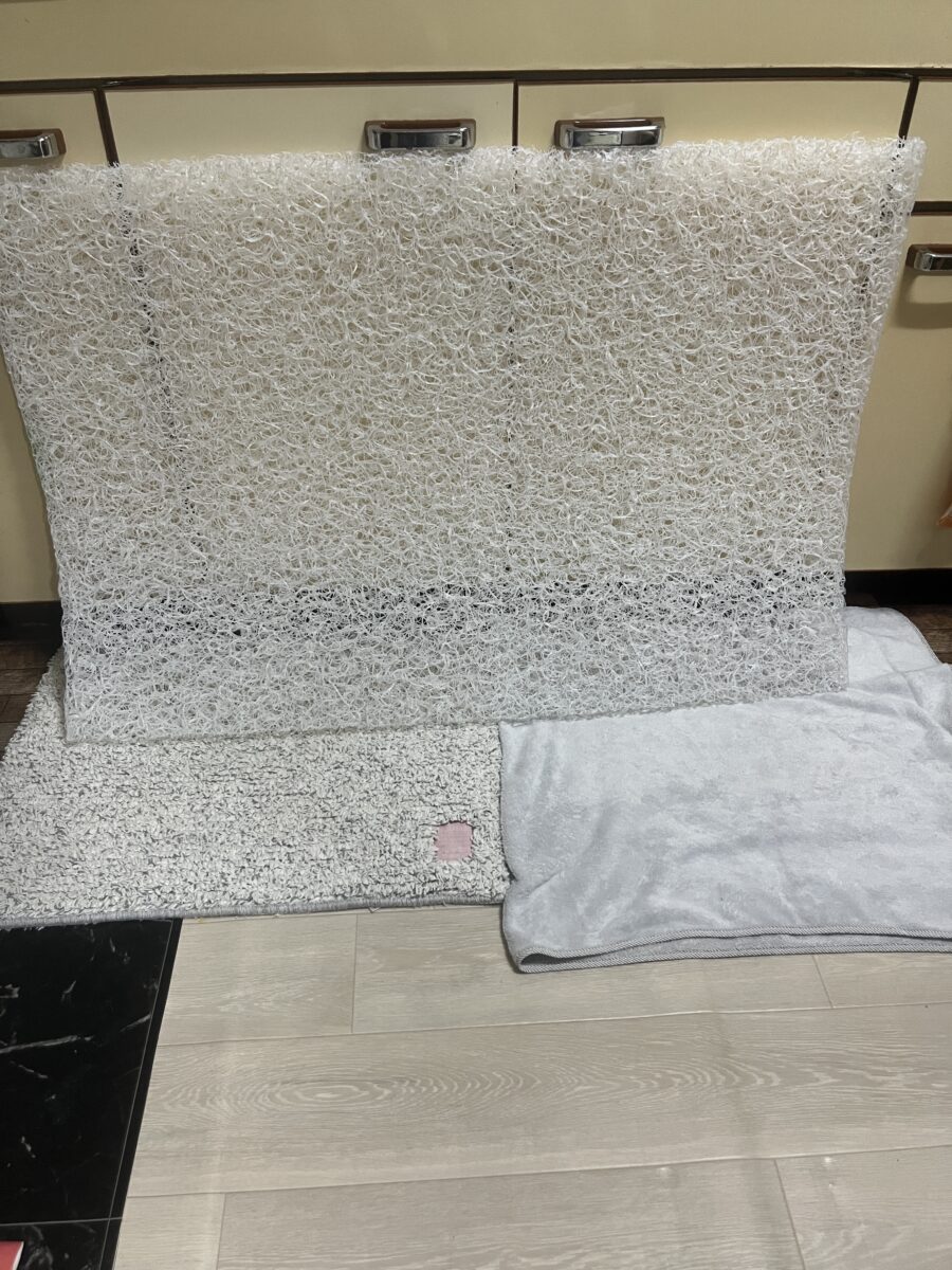 ブレスエアーを1枚だけで室内に干している写真