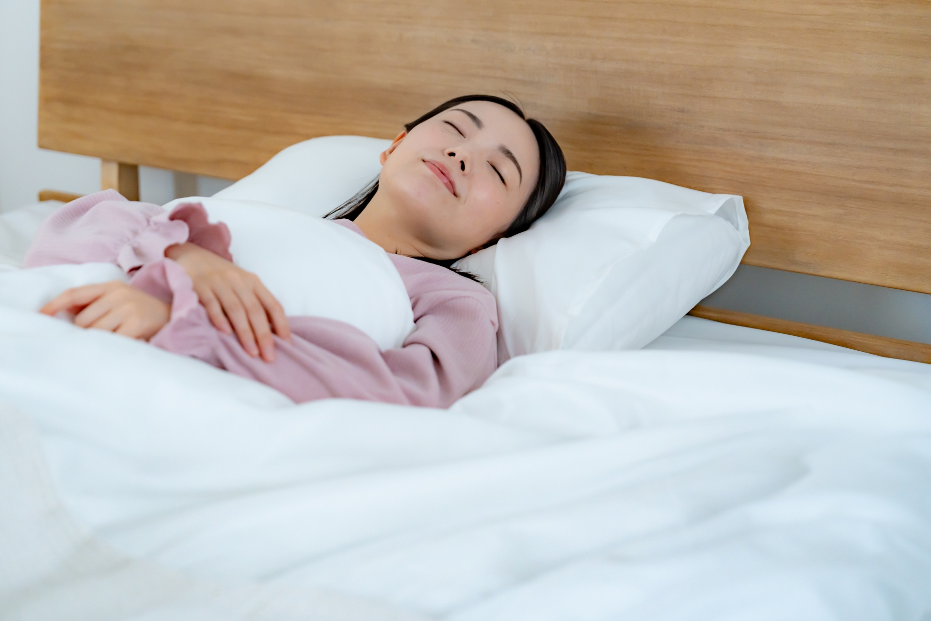 安眠する女性